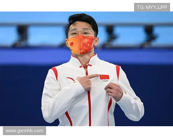 任子威居然穿得比我上班还讲究，这生活真不是一般人过得了