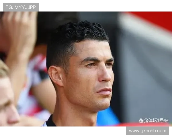 孔帕尼退役后住城堡、开豪车，训练完直接去米其林三星——这哪是教练，分明是隐形富豪