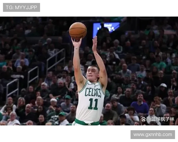 普里查德无球跑动拉开空间，提升绿军外线效率